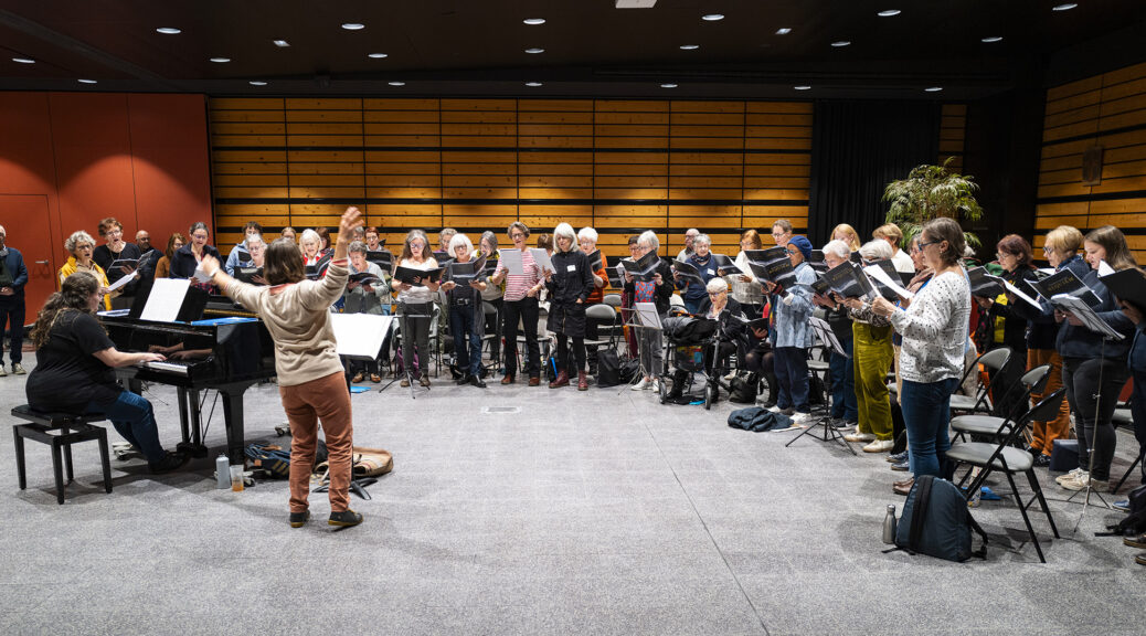 Le chœur Le Thabor en répétition à l'abbaye de Saint-Jacut-de-la-Mer